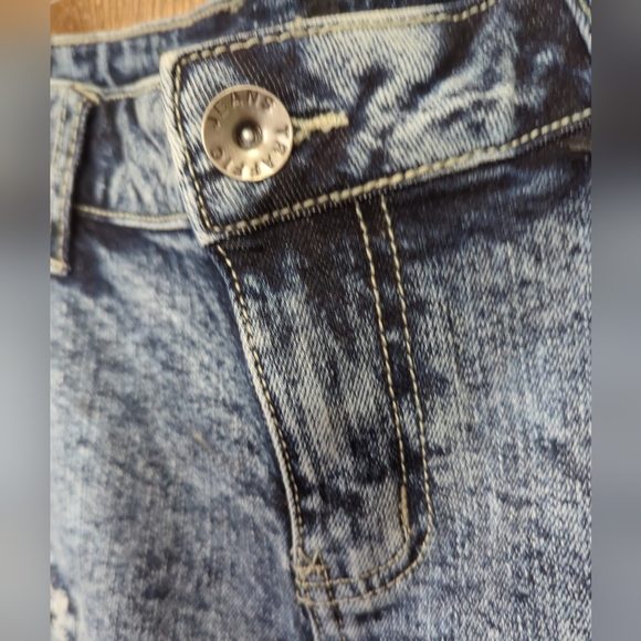 Shorts Distressed Denim W/Rhinestones Women's size 11 Blue Low Rise NWT - Picture 9 of 16